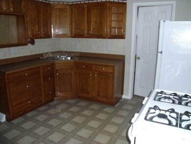 1415 E High St, Davenport, IA 52803 - photo 2