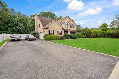 22 Southview Cir, Lake Grove, NY 11755 - photo 4