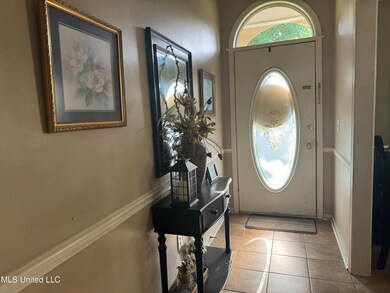 928 Eagles Nest Dr foyer