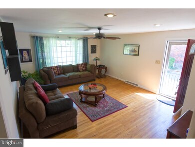 129 Greenbrier Ln, Havertown, PA 19083 - photo 6