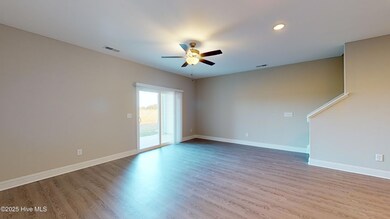 Similar Living Area 2