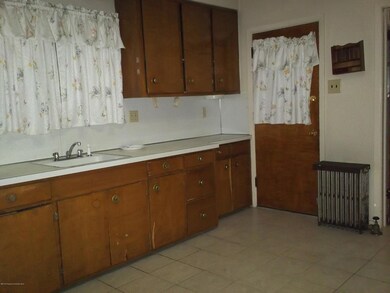 912 1/2 Madison Ave, Scranton, PA 18510 - photo 3