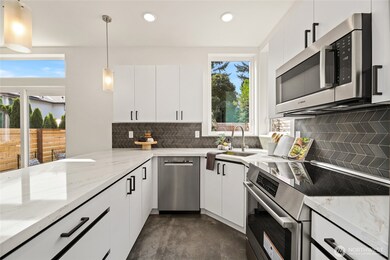 12037 Fremont Ave N unit 3, Seattle, WA 98133 - photo 6