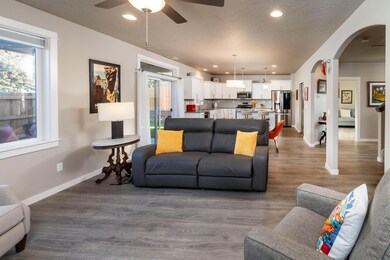 2018 SW 39th St, Redmond, OR 97756 - photo 6