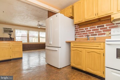 12 Honeysuckle Ln, Levittown, PA 19055 - photo 5