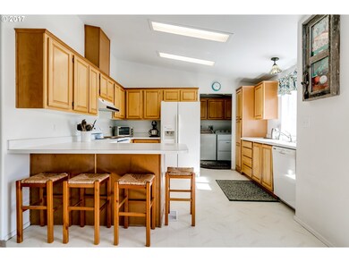 30719 Hayes Ln, Junction City, OR 97448 - photo 5