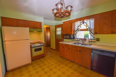 2210 11th Ave S, Grand Forks, ND 58201 - photo 7