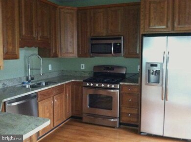 3906 Barcroft Mews Ct, Falls Church, VA 22041 - photo 4