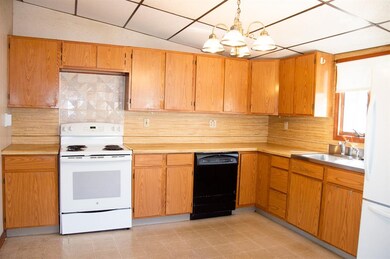 27 12th St, Nashua, NH 03060 - photo 4