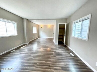 1121 2nd Ave N, Grand Forks, ND 58203 - photo 4