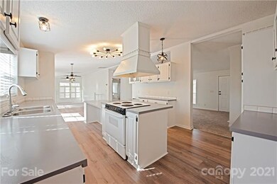 930 Wood St, Statesville, NC 28677 - photo 7