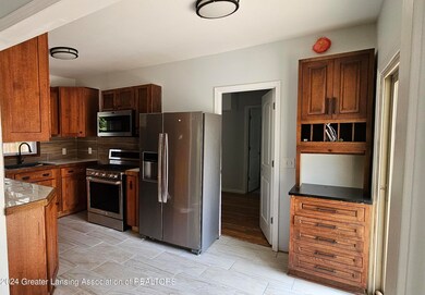 118 E Hazel St, Lansing, MI 48910 - photo 4