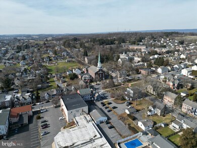 629 W Mauch Chunk St, Nazareth, PA 18064 - photo 2