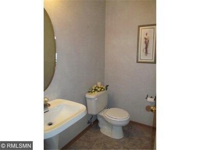 Main level bathroom (1)