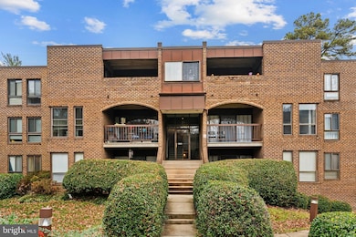 11200 Chestnut Grove Square unit 203, Reston, VA 20190 - photo 2
