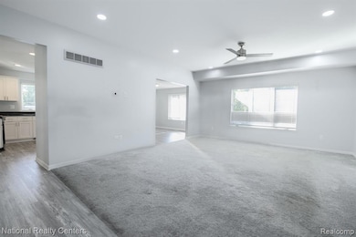 21130 Parkplace Ln unit 11, Clinton Township, MI 48036 - photo 7