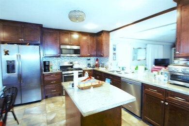 Kitchen with big Island