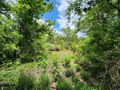 678 Loudon Rd, Fredericksburg, TX 78624 - photo 5