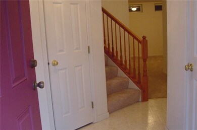Entry w/closet