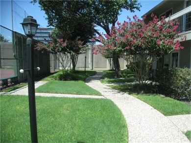 10349 Longmont Dr unit 35, Houston, TX 77042 - photo 5