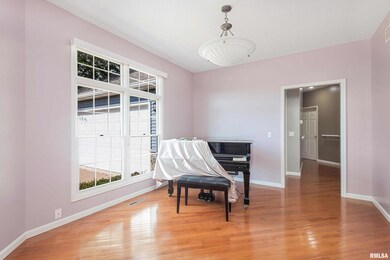 4409 Forest Rd, Davenport, IA 52807 - photo 4