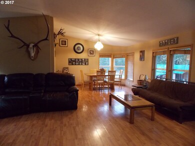 20323 Hwy 42, Myrtle Point, OR 97458 - photo 5
