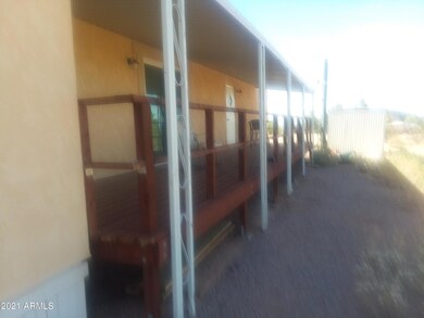 Roos west side close