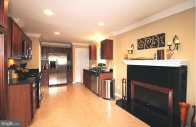 9221 Dellwood Dr, Vienna, VA 22180 - photo 7