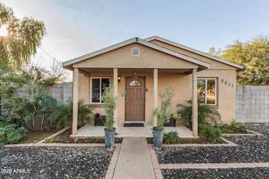 2211 W Medlock Dr, Phoenix, AZ 85015 - photo 4