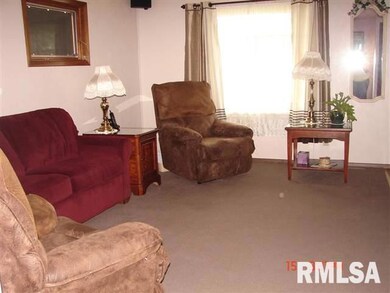 128 Portland Place, Lincoln, IL 62656 - photo 4