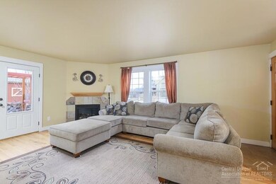 1461 NW 18th St, Redmond, OR 97756 - photo 3