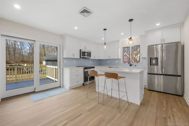 7 Brett Cliff Rd, Milford, CT 06461 - photo 2