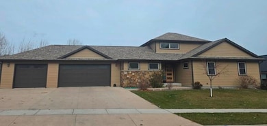 576 Trail Ridge Ln, Plymouth, WI 53073 - photo 2