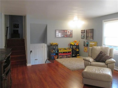Only 1 small corner of the living room showing so 