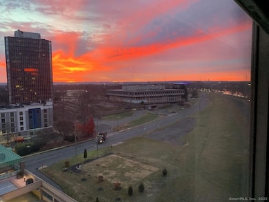 Riverpoint on the Connecticut unit 708, East Hartford, CT 06108 - photo 2