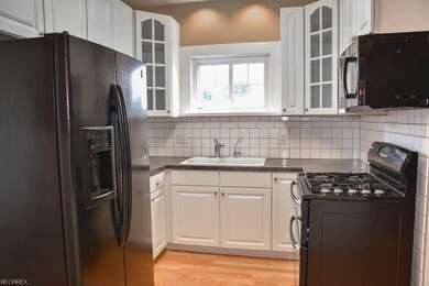 Fully applianced, updated kitchen with tile backsp