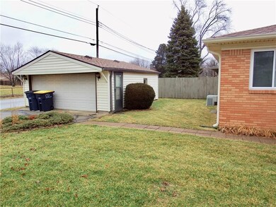 422 Beechwood Dr, Beech Grove, IN 46107 - photo 2