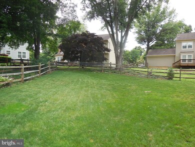 27 Spinning Wheel Ct, Germantown, MD 20874 - photo 2