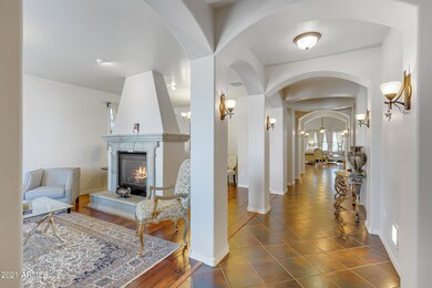 2415 E Desert Broom Pl-5
