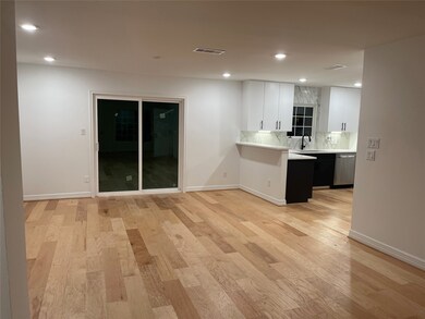 1079 W 43rd St, Houston, TX 77018 - photo 6