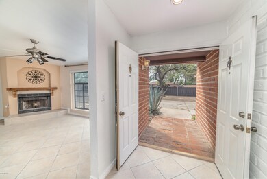 2642 N Swan Rd, Tucson, AZ 85712 - photo 4