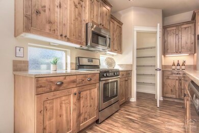 60455 Hedgewood Ln, Bend, OR 97702 - photo 7