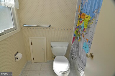 12408 Eastgate Ln, Laurel, MD 20708 - photo 3