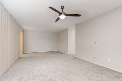 740 Saint Andrews Ln unit 21, Crystal Lake, IL 60014 - photo 4