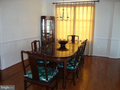 25947 Talmont Dr, Chantilly, VA 20152 - photo 4