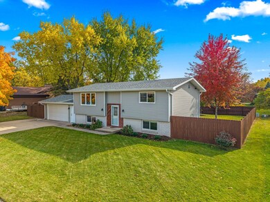 247 Sunny Hill Ln, Oconomowoc, WI 53066 - photo 2