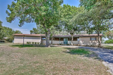 1402 W California St, Gainesville, TX 76240 - photo 2