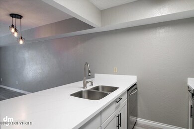 10-Kitchen_ELI01527-HDR