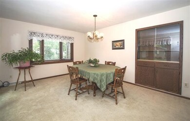 2944 Thinnes St, Cross Plains, WI 53528 - photo 6