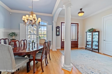 Dining room/foyer